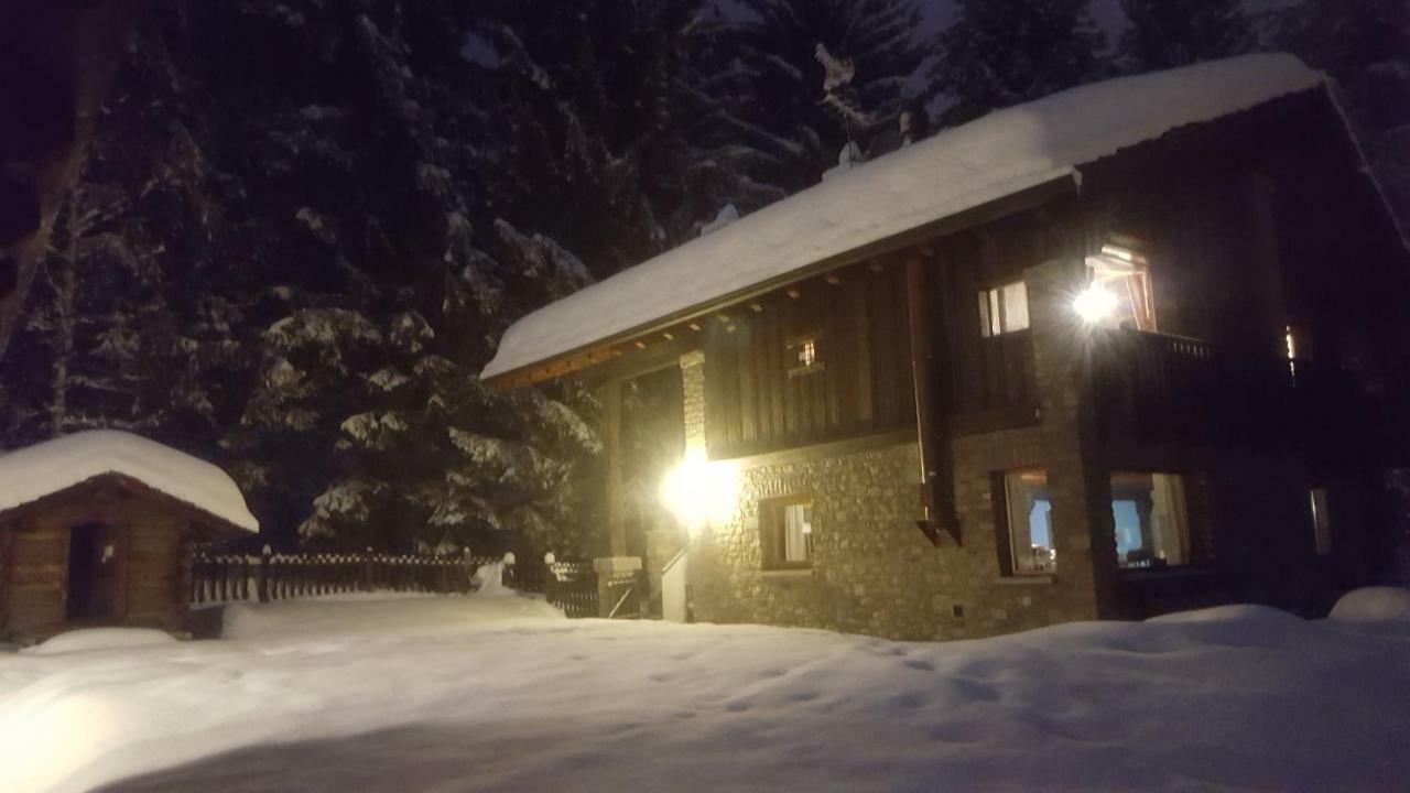 Chalet Blanc "Coeur Sapin" クールマイユール エクステリア 写真